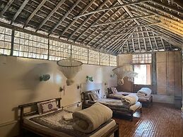 Happy Lemon Tree Lodge