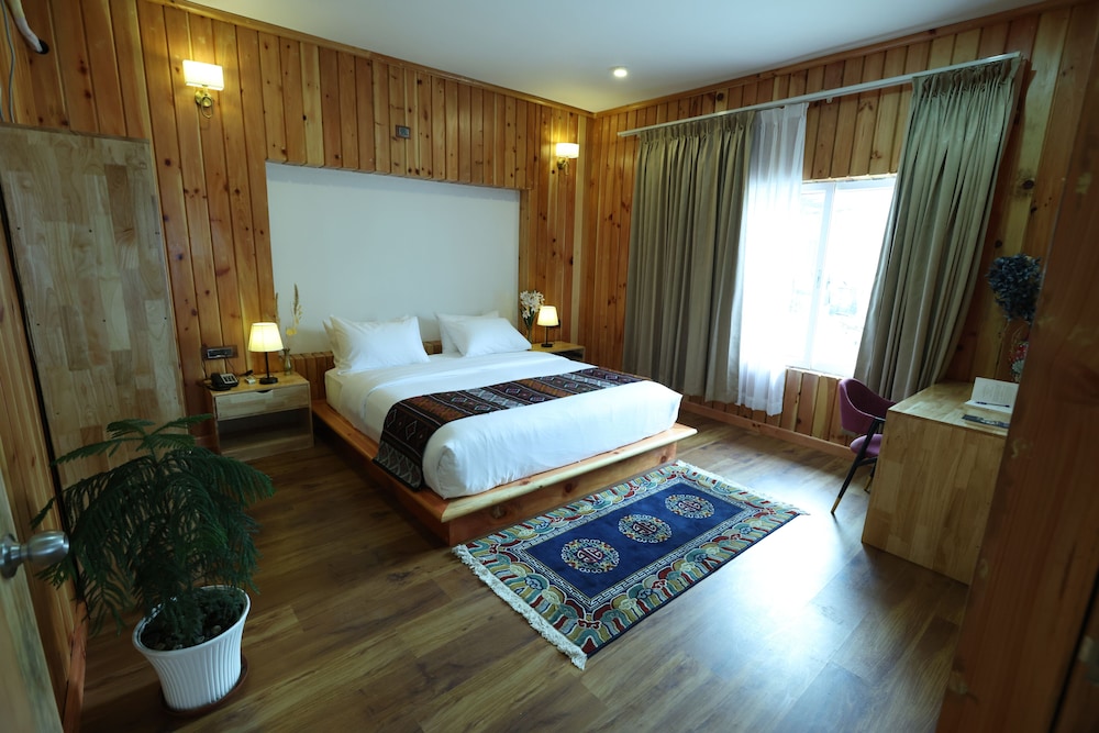 TSHERIM RESORT