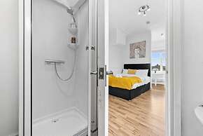 Comfort Studio Leeds Ideal for Work Study Street Parking