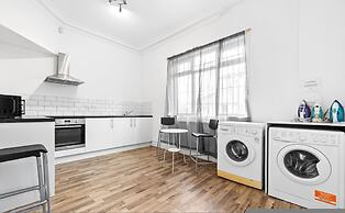 Comfort Studio Leeds Ideal for Work Study Street Parking