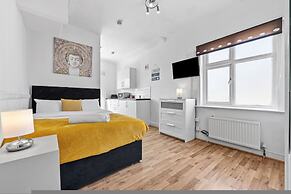 Comfort Studio Leeds Ideal for Work Study Street Parking