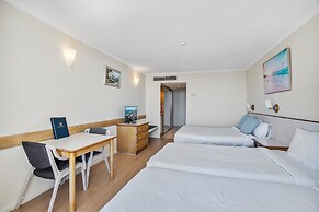 The Oceanfront Cairns