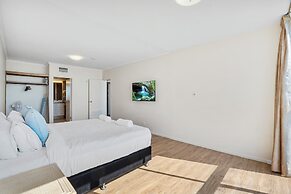 The Oceanfront Cairns