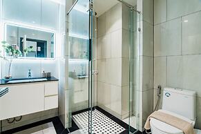 Charming balcony studio in Title Legend