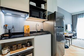 Charming balcony studio in Title Legend
