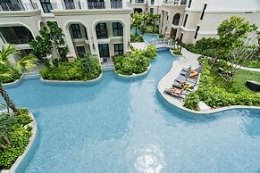 Charming balcony studio in Title Legend