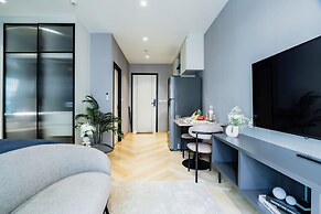 Charming balcony studio in Title Legend