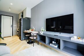Charming balcony studio in Title Legend