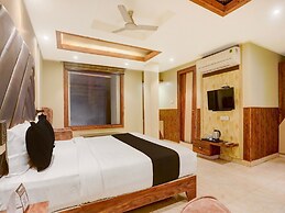 Premium The Golden Crown Hotel