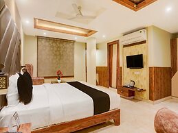 Premium The Golden Crown Hotel
