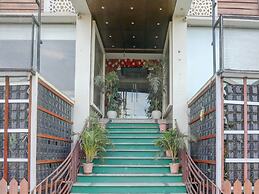 Premium The Golden Crown Hotel