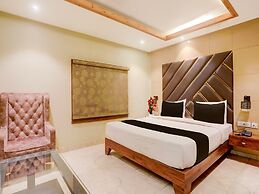 Premium The Golden Crown Hotel