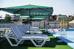 Weekend Family Hotel