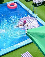 Weekend Family Hotel