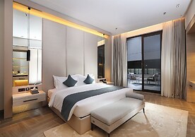 Ray Hotel by Cloud 7