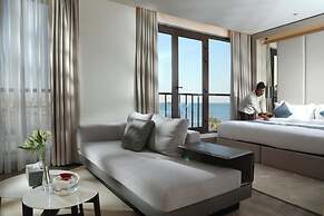 Ray Hotel by Cloud 7