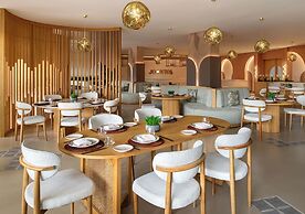 Ray Hotel by Cloud 7