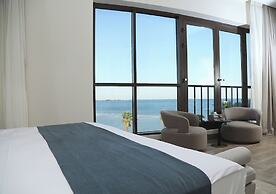 Ray Hotel by Cloud 7