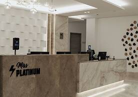 Ray Hotel by Cloud 7