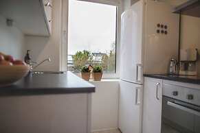 Apartment Sleeps 2 With Garden