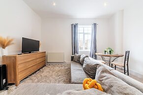 Central - Stay 4 - Parking - Wifi - Near Transport