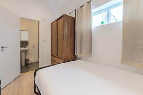 Central - Stay 4 - Parking - Wifi - Near Transport