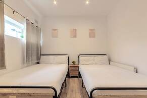 Central - Stay 4 - Parking - Wifi - Near Transport