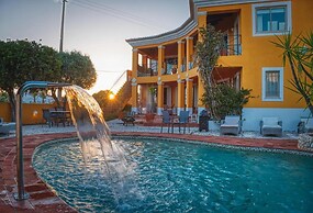 Villa With Pool, Meia Praia Beach, Lagos