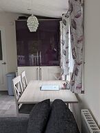Static Caravan 2 Bed Sleeps 6 Overlooking Water