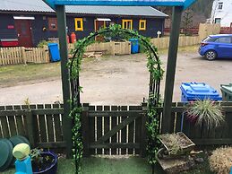 The Summerhouse, Cabin - Sleeps 2 - Breakfast Provided