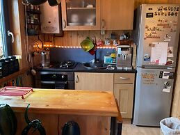 The Summerhouse, Cabin - Sleeps 2 - Breakfast Provided