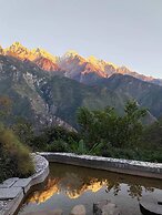 Tiger Leaping Gorge yachajiao Manor