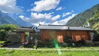 Tiger Leaping Gorge yachajiao Manor