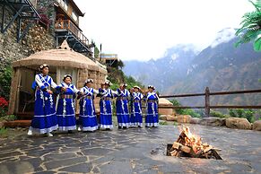 Tiger Leaping Gorge yachajiao Manor