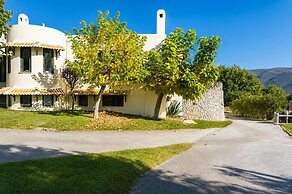 Studio Aspilon Pool and Mountain Views Near Drama