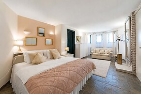 Studio Aspilon Pool and Mountain Views Near Drama