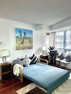 Downtown Toronto-2 Baths-sleeps 8-parking-pool-gym