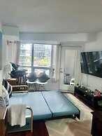 Downtown Toronto-2 Baths-sleeps 8-parking-pool-gym