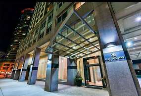 Downtown Toronto-2 Baths-sleeps 8-parking-pool-gym