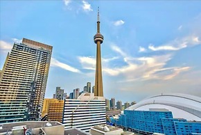 Downtown Toronto-2 Baths-sleeps 8-parking-pool-gym