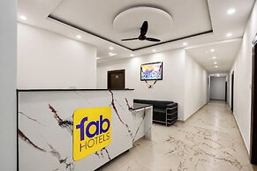 Fabhotel Moonlight