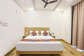 Fabhotel Moonlight