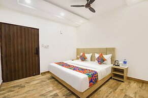 Fabhotel Moonlight