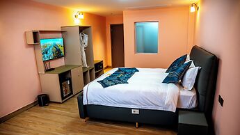Play Hotel
