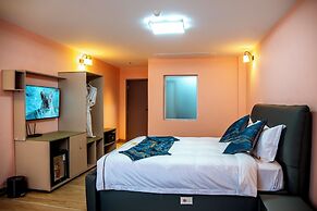 Play Hotel