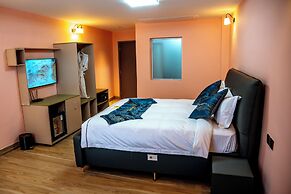 Play Hotel