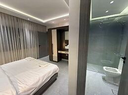 002 JRE Apartment With Stunning Boulevard Veiw