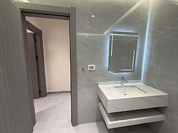 003jre Apartment With Stunning Boulevar