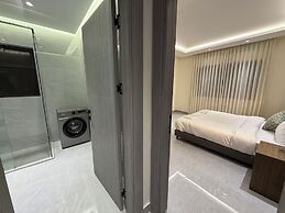 003jre Apartment With Stunning Boulevar
