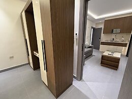005 JRE Apartment With Stunning Boulevard Veiw